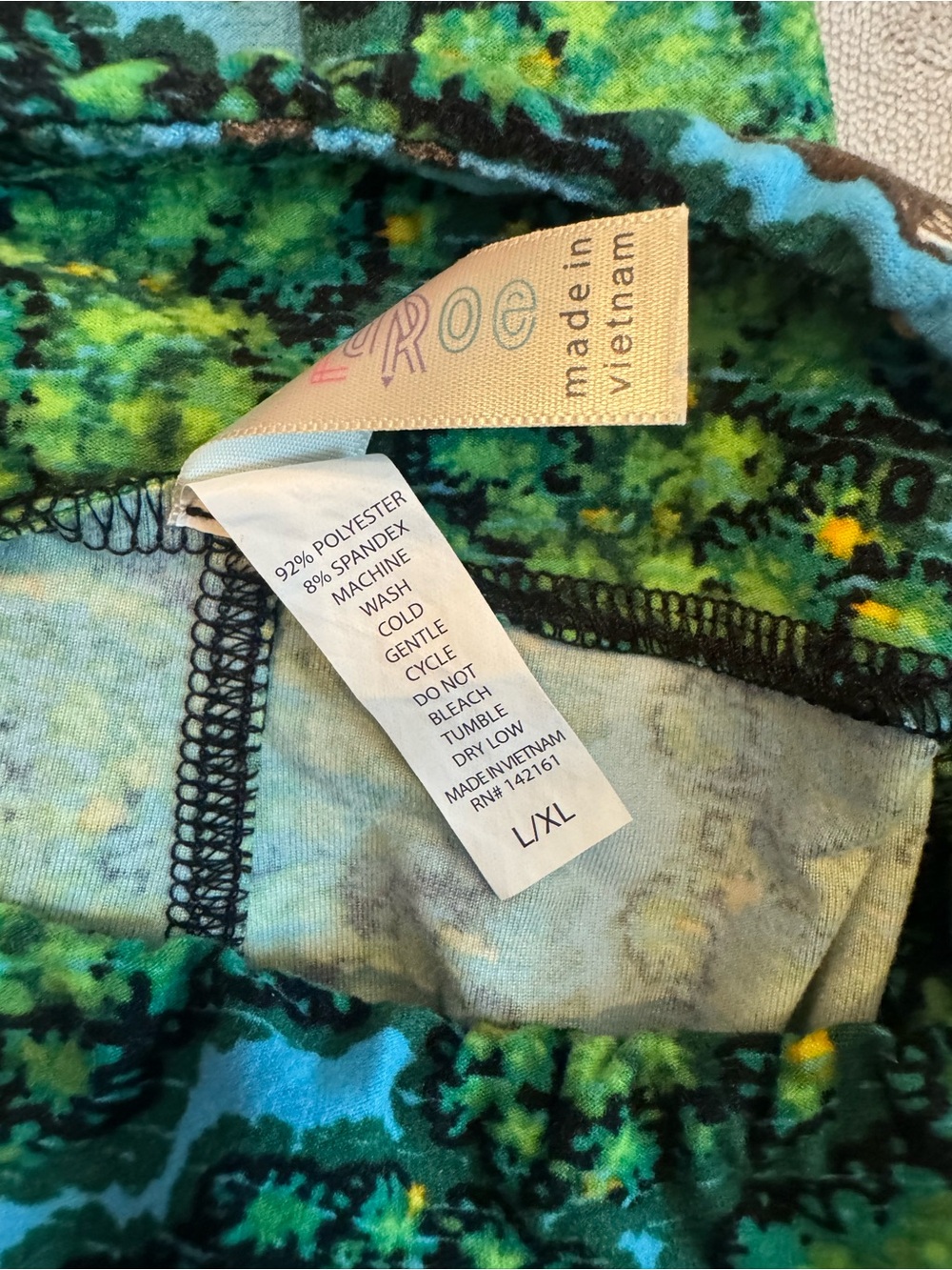 LuLaRoe Mommy And Me Blue Green Hiding Bigfoot Sasquatch Print Leggings TC L/XL - Picture 7 of 8